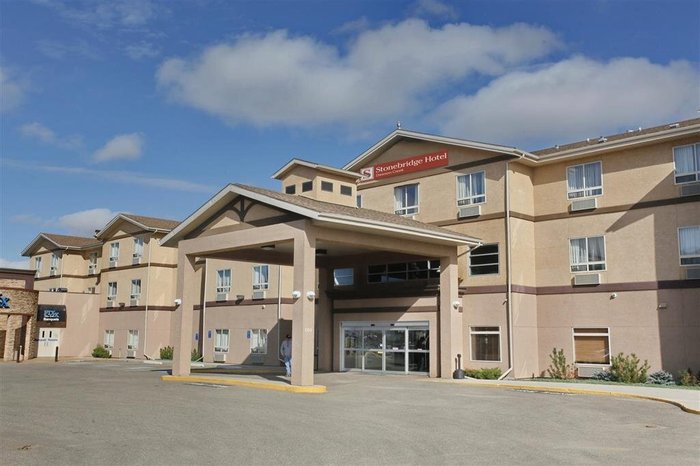 hotels dawson creek bc