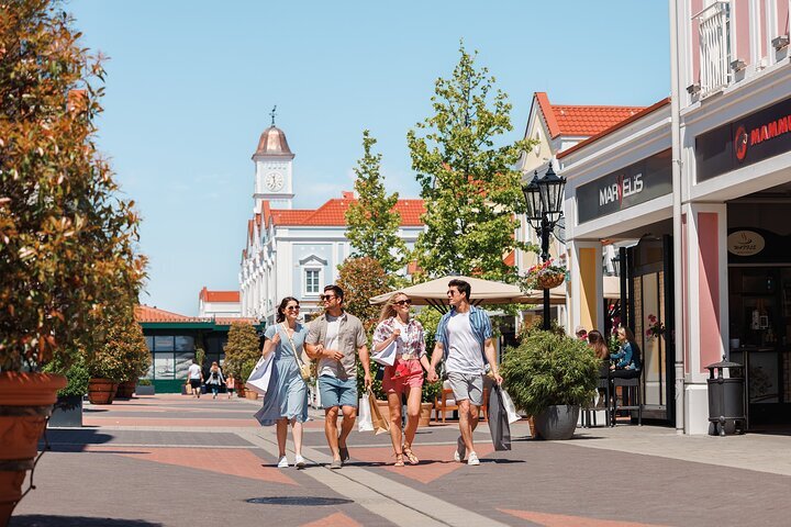 Parndorf outlet 2024 burberry store