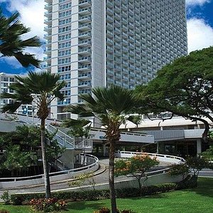 exterior of ala moana hotel hawaii