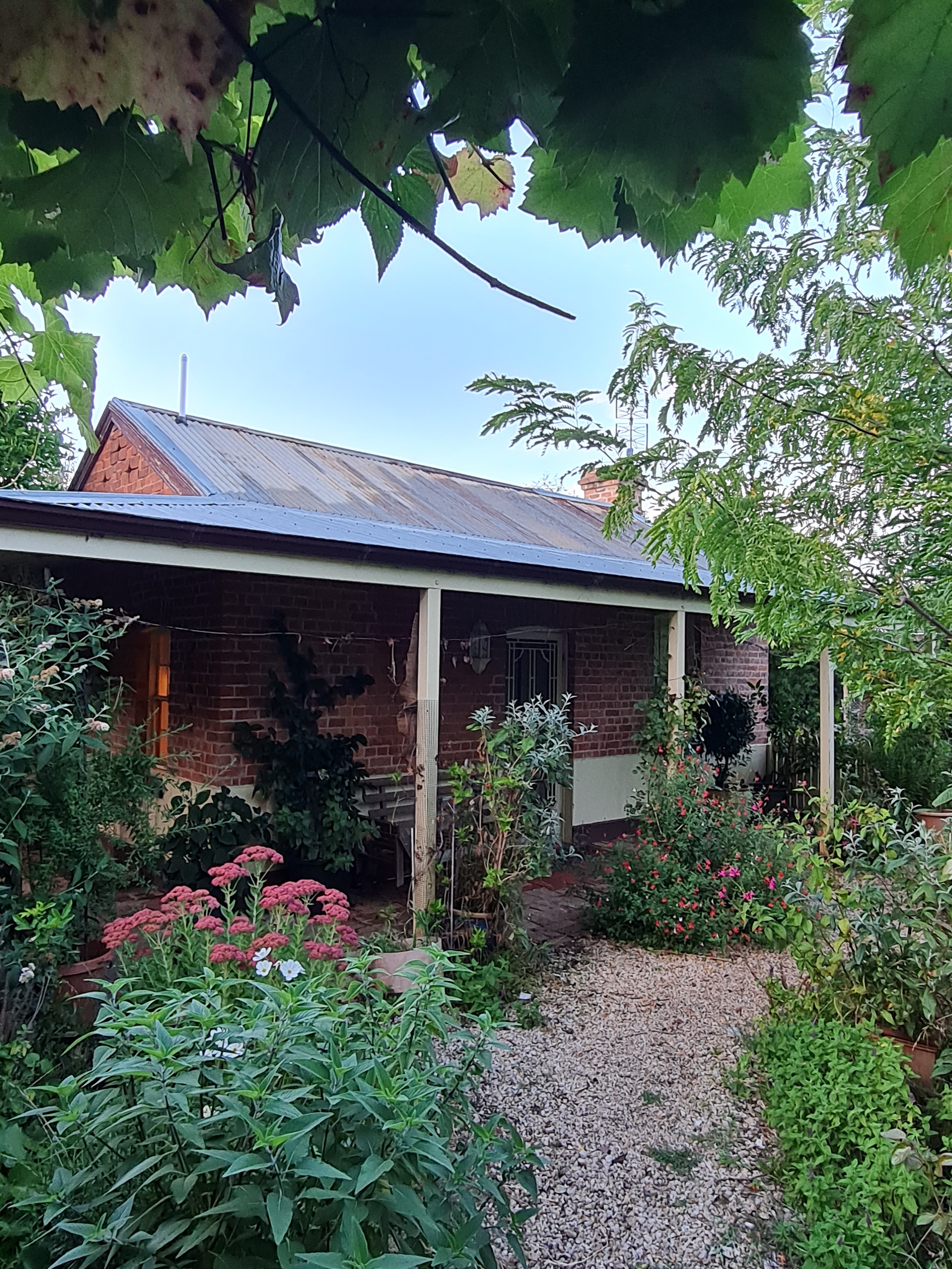 OLD MALCOLMS INN - B&B Reviews (Stuart Mill, Australia)