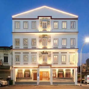 Facade Night