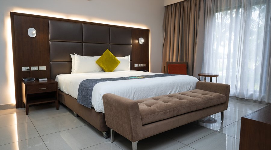 Masterbedroom-1 King size bed