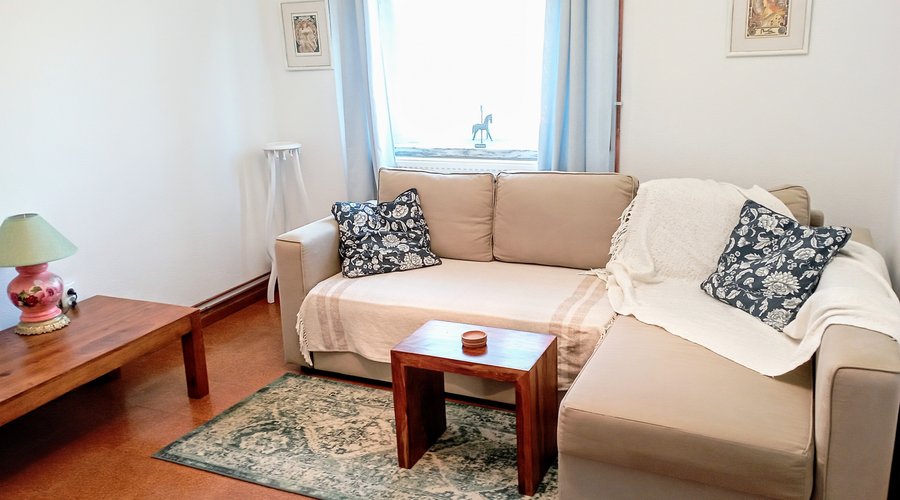 Sitting room apt B