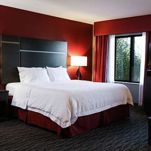Hampton Inn & Suites Temecula in Temecula, image may contain: Hotel, City, Resort, Villa