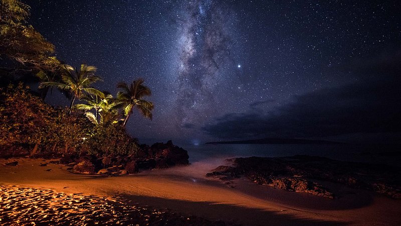 Milky Way on beach in Wailea, Maui, Hawaii 