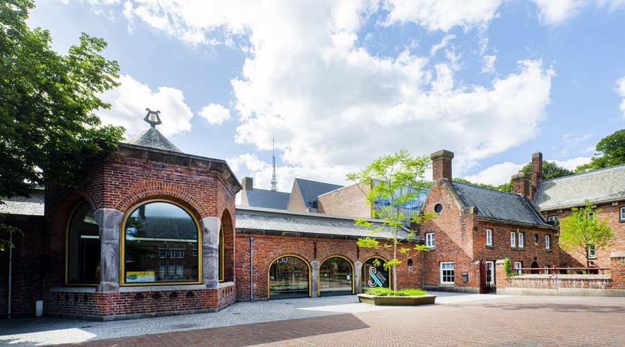 Entree Schoenenkwartier Raadhuisplein Waalwijk.