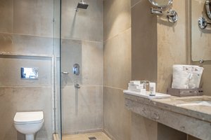 Room & Suite