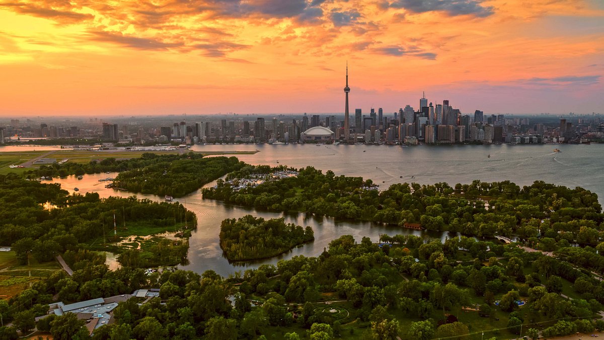 Theme Parks Around Toronto to Visit This Summer