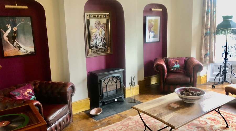 guest lounge