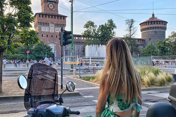 2-HourPrivateGuidedTourofMilanbyElectricScooter