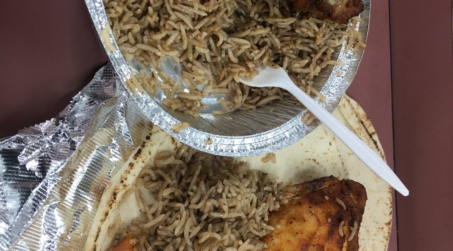 Lebanese dish consisting of chicken thigs and long grain rice with pita bread. 