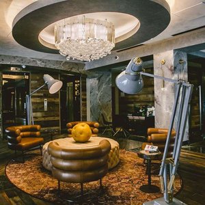 Bobby Hotel Lobby