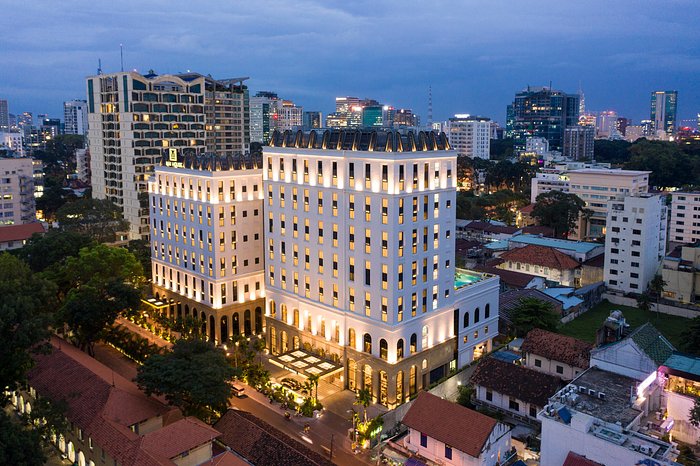 Khách sạn Mai House Saigon: Trải nghiệm tuyệt vời tại khách sạn Mai House Saigon! Tọa lạc tại trung tâm thành phố, chúng tôi cung cấp các phòng nghỉ sang trọng, trang thiết bị đầy đủ và dịch vụ tận tình. Không chỉ thế, chúng tôi còn có nhà hàng và quán bar đẳng cấp, giúp cho du khách có một kỳ nghỉ đáng nhớ tại TP.HCM.