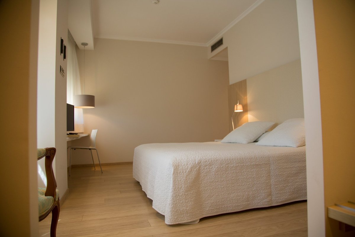 Hotel Checkin Valencia Ciscar Rooms: Pictures & Reviews - Tripadvisor