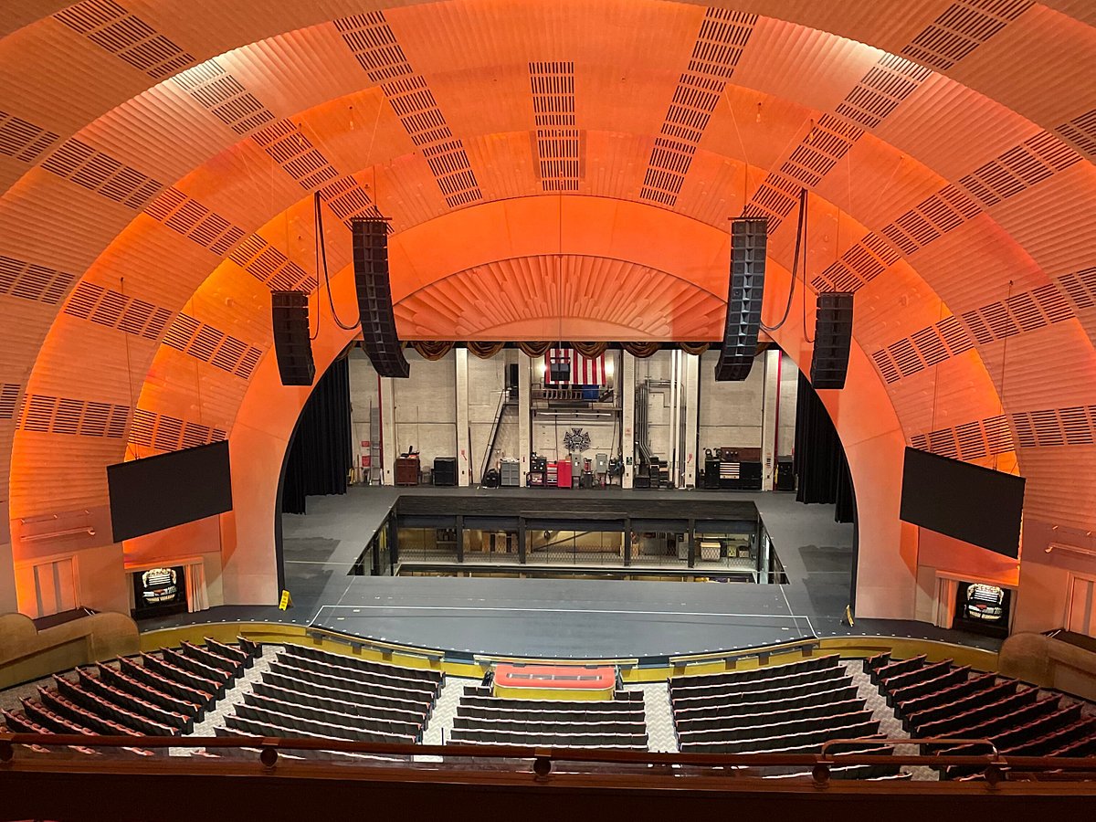 RADIO CITY MUSIC HALL STAGE DOOR TOUR (New York City) - All You Need to  Know BEFORE You Go