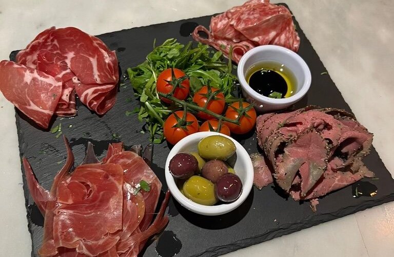 Delicious authentic Italian food and drinks in the heart of Glossop! 