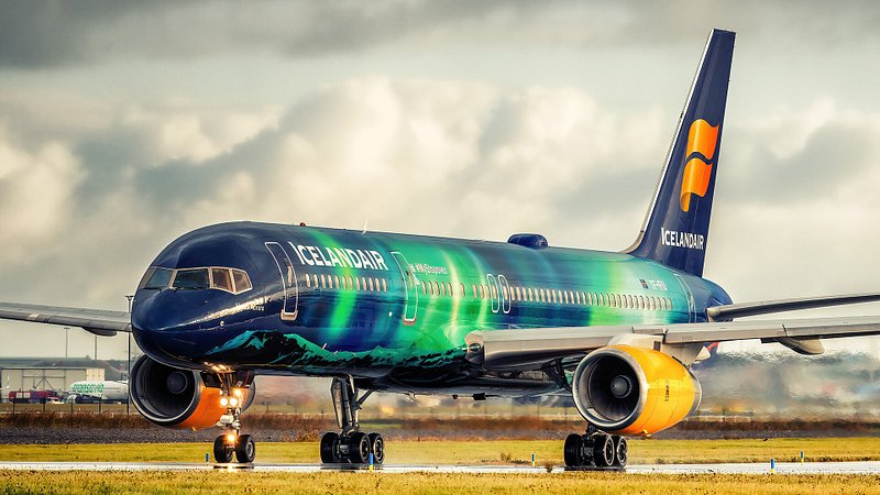 Icelandair Boeing 757 taxiing to the runway at airport