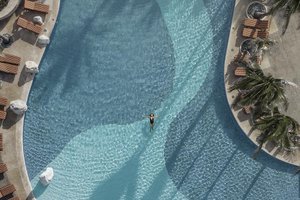 Pool & Beach