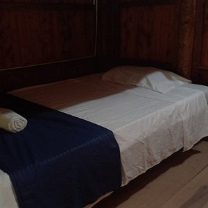 Habitación Ladrilleros- 2 camas semidobles en camarote, baño compartido en 2do piso con entrada independiente en Cabaña.