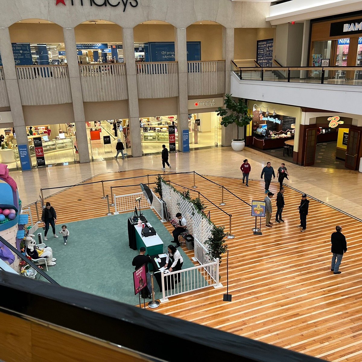 File:Fox Valley Mall 2019 1.jpg - Wikipedia