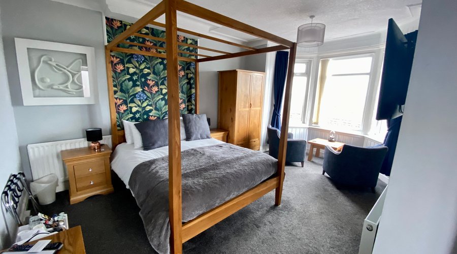 Oak Room (4 poster deluxe)