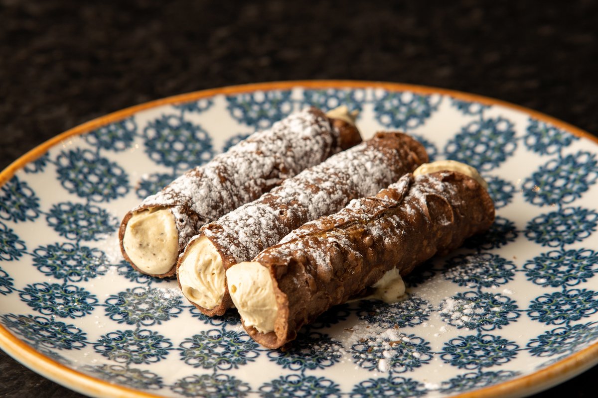 CANNOLI SICILIANI: Crema de mascarpone con pistache y azahar