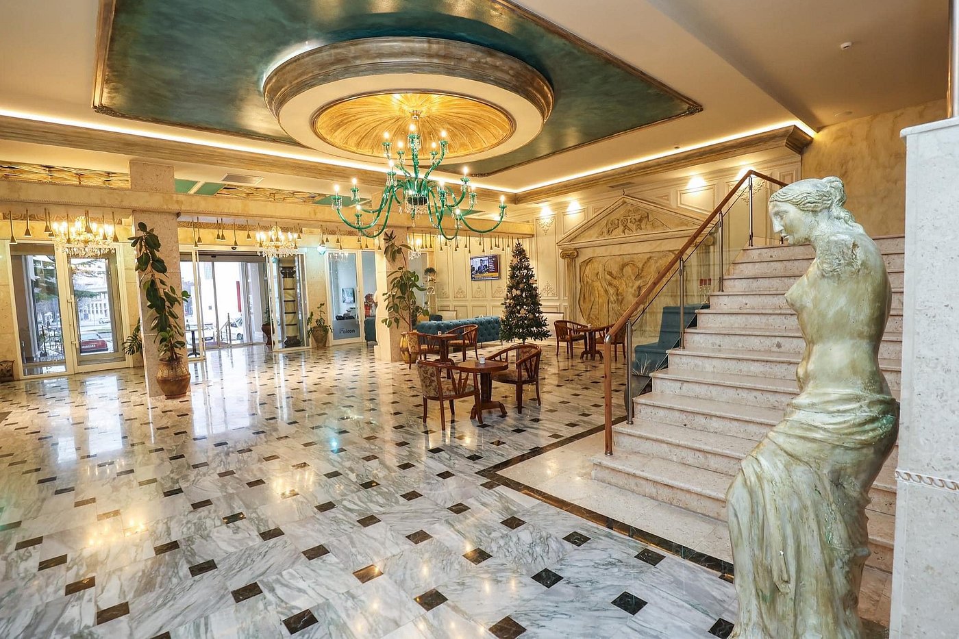 GRAND HOTEL PALACE - Prices & Reviews (Korce, Albania)