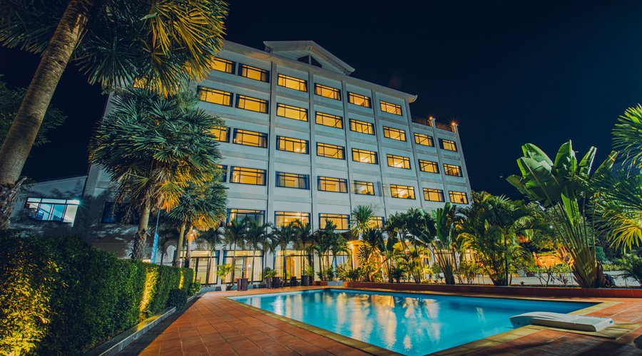 Outdoor Pool Infront of hotel 