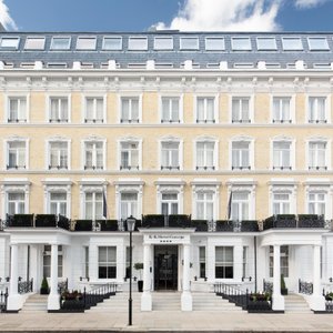 Hotel exterior and entrance