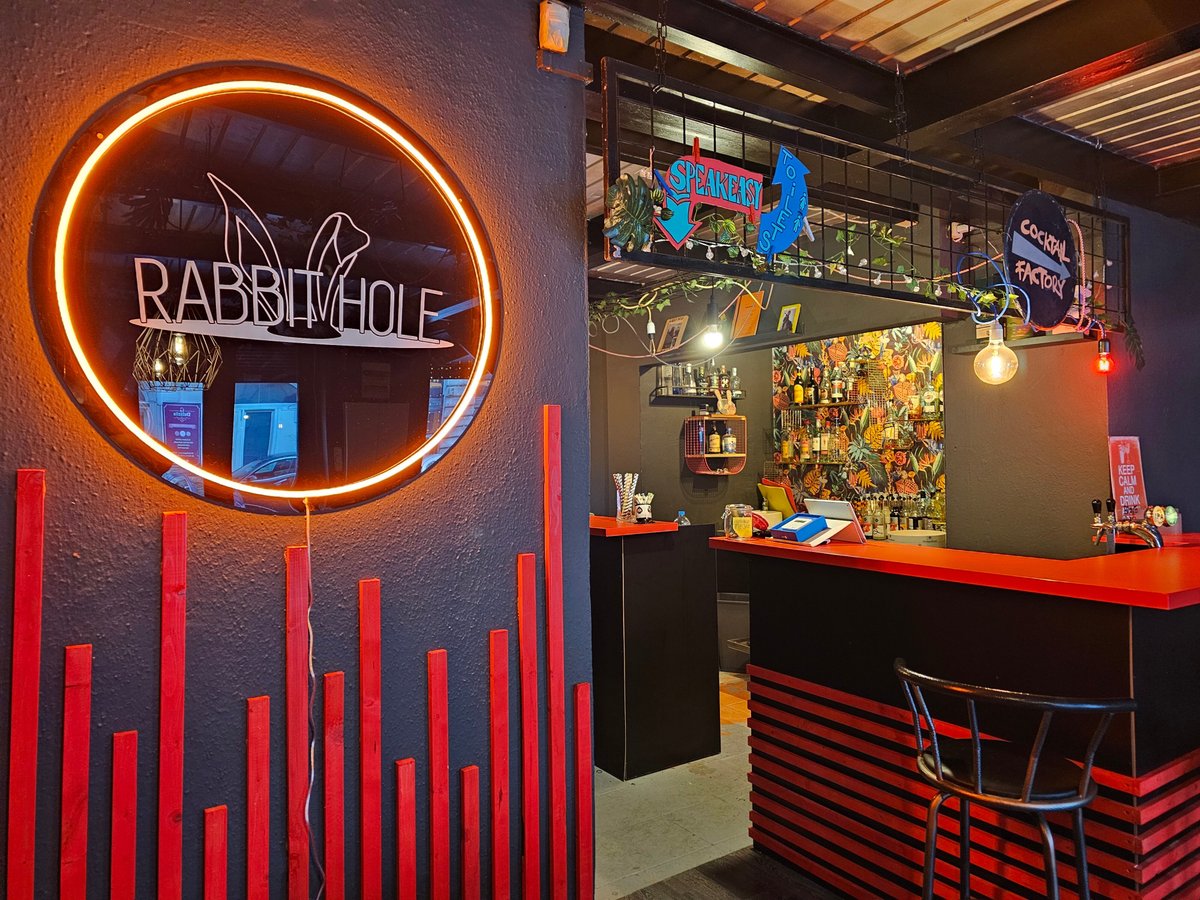 Rabbit Hole Bar & Cafe, Будапешт - фото ресторана - Tripadvisor