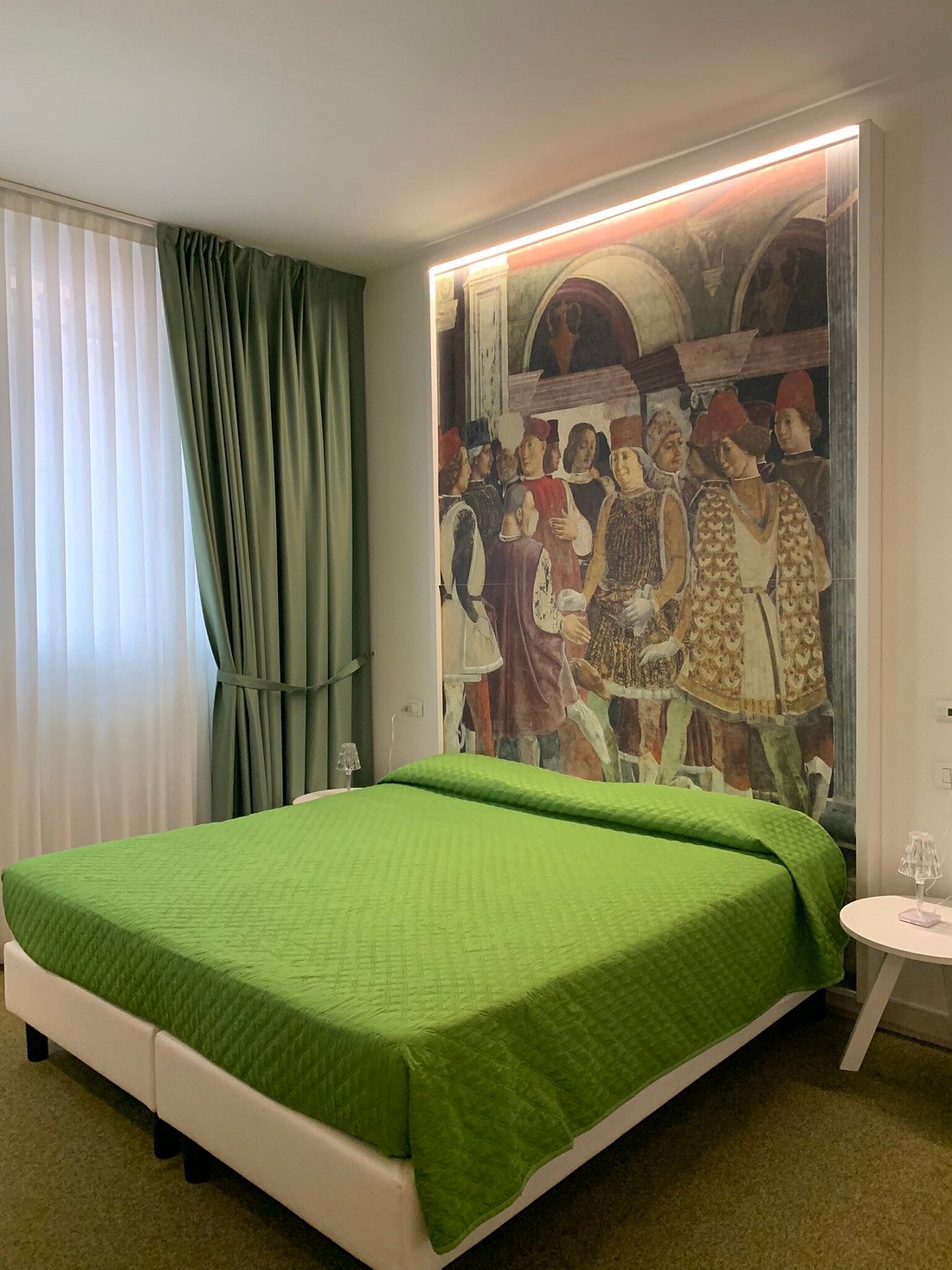 Camera matrimoniale superior con effetto luci perimetrale led - Foto di B&B  Fiumara, Napoli - Tripadvisor