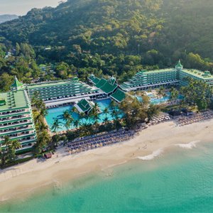 A luxurious beach getaway like no other awaits you at Le Méridien Phuket Beach Resort.
