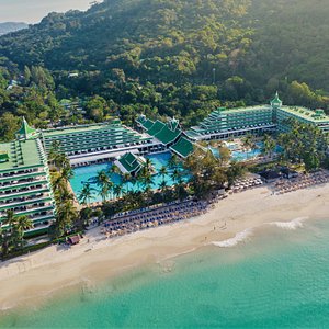 A luxurious beach getaway like no other awaits you at Le Méridien Phuket Beach Resort.