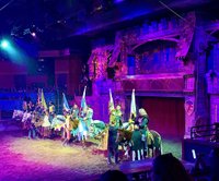 Escenario y mesas. - Picture of Tournament of Kings, Las Vegas - Tripadvisor