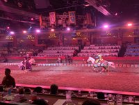 Escenario y mesas. - Picture of Tournament of Kings, Las Vegas - Tripadvisor