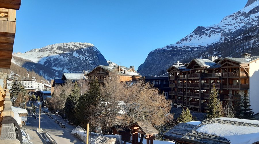 vue depuis balcon chambre côté village