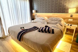 Room & Suite