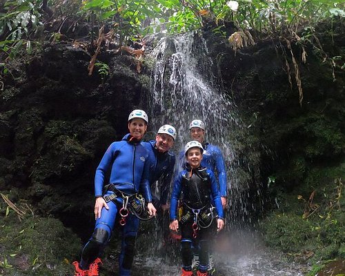 Flores: Ilhéus Inferior Canyoning with a Guide and Snack