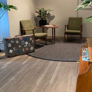 Small but warm and comfortable lobby