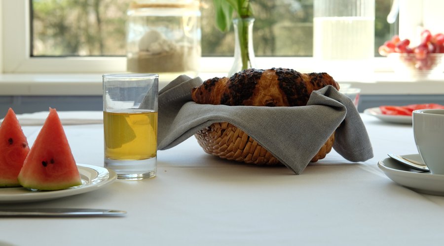 På Hotel Strandlyst serverer vi hver dag skøn morgenmad i sommer halvåret,