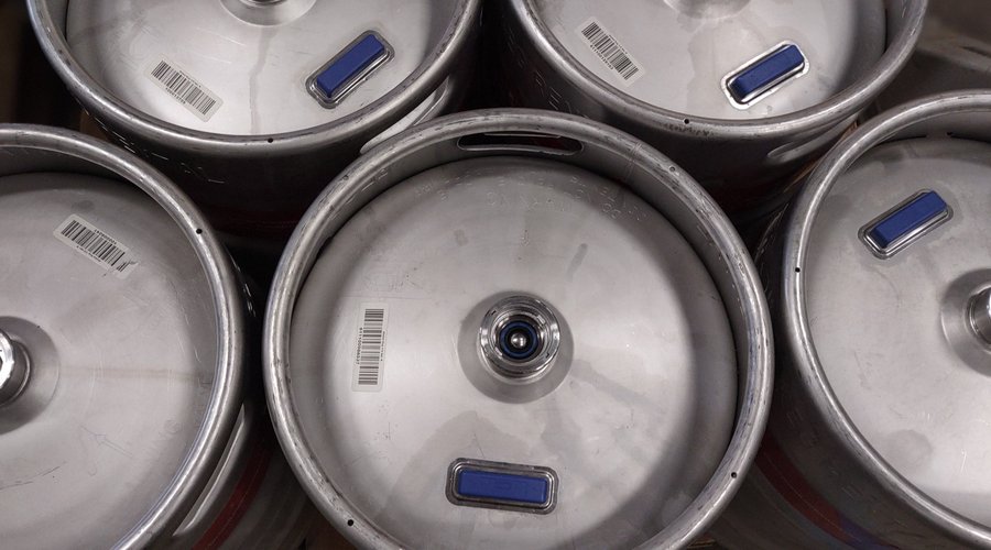 Filling kegs for distribution.