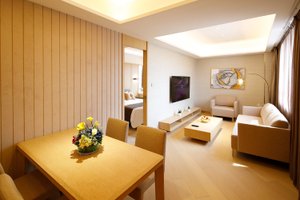 Room & Suite