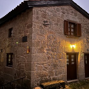 Casa de Pedra Rústica, localizada dentro da Vila de Castelo Novo. 🇵🇹 Espetacular !