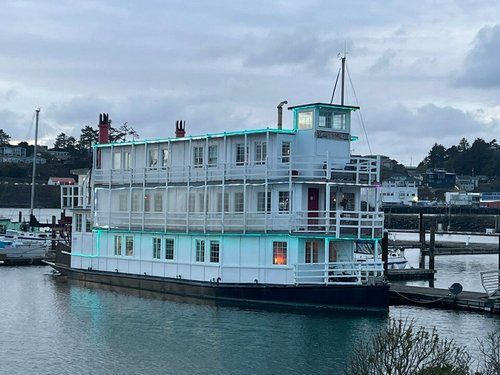 hotels near southern belle riverboat