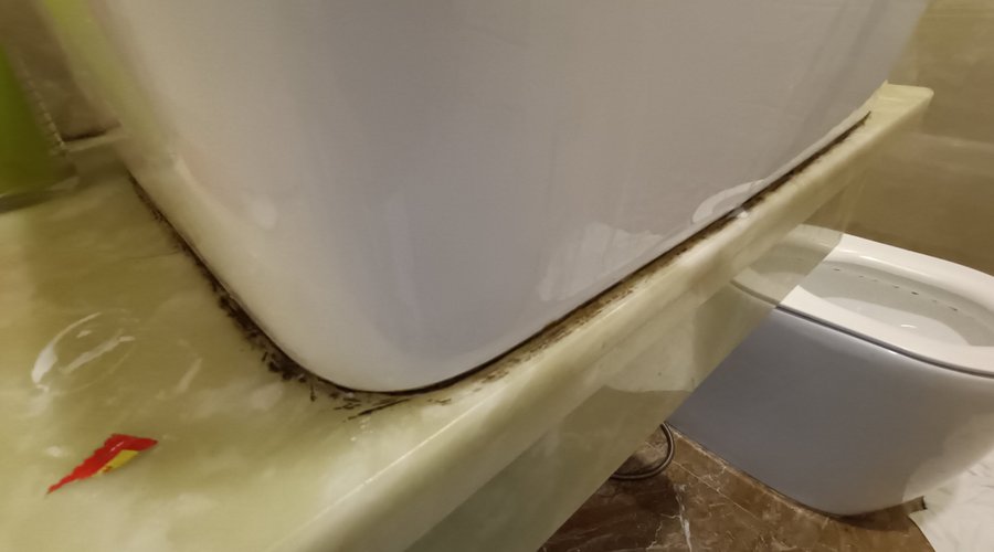 Dirty bathroom, still had an old toothbrush behind the sink
