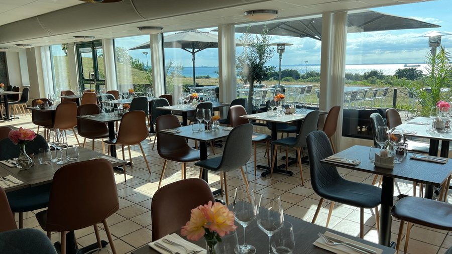 Restaurang och uteservering sommar