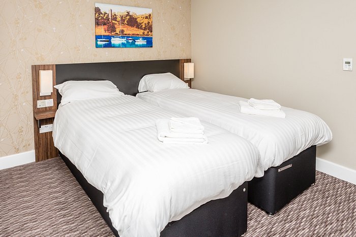 Mermaid Rooms Pictures Reviews Tripadvisor matt-riddle-blames-alcohol-ear-infection-travel-for-jfk-airport-outburst