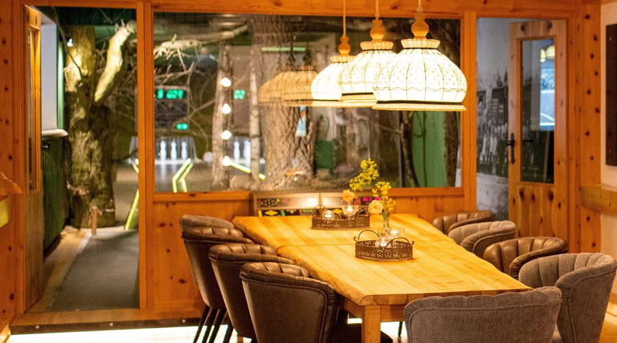 Kegelbahn mit Lounge