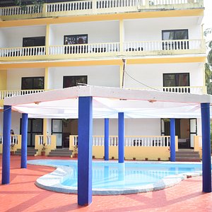 <p>Salotel is located in Saligao. Calangute Market and Titos Lane are worth checking out if shopping is on the agenda, while those wishing to experience the area's natural beauty can explore Calangute Beach and Candolim Beach. Splashdown Waterpark and Goa Science Centre are also worth visiting.</p>