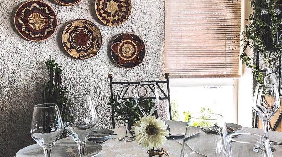 We have big round tables for max 8 persons to have a cosy dinner experience with your friends and family on special occasions.